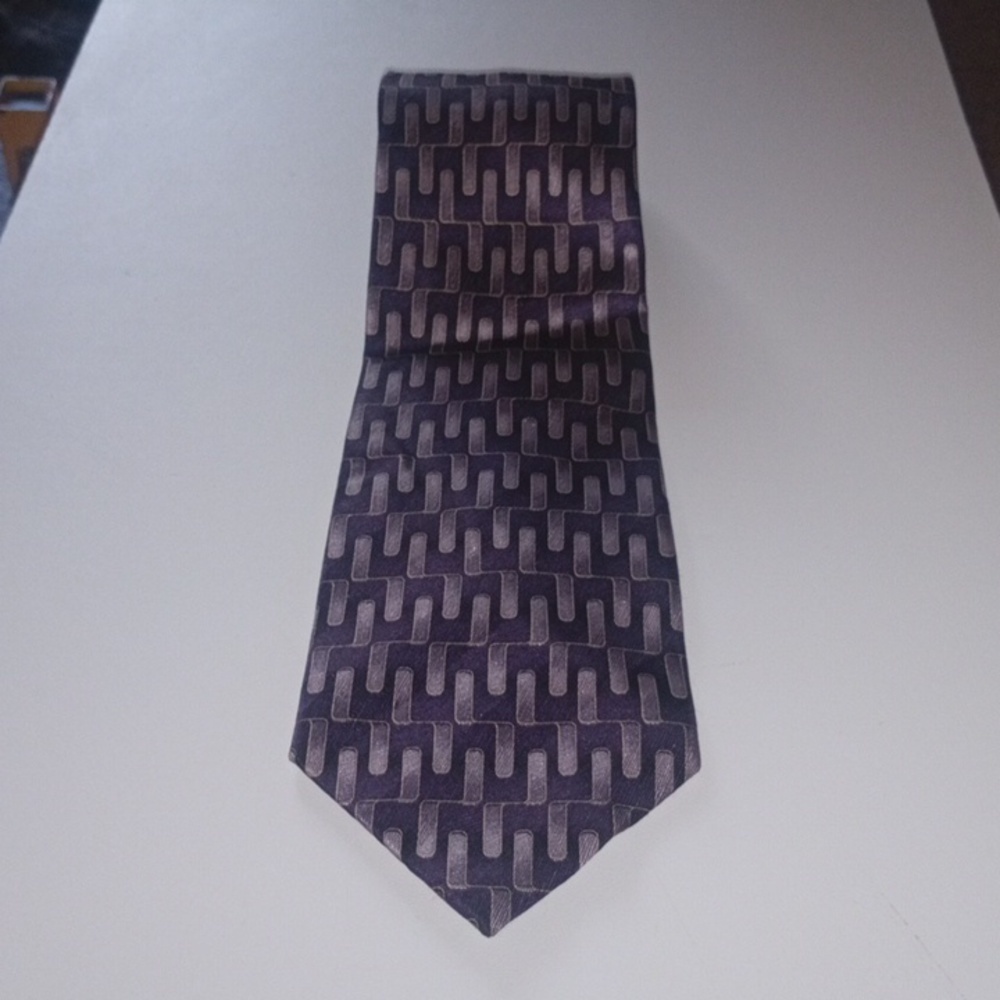 Elegant Purple Geometric Men's Tie 100% Silk
